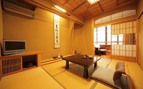 Japanese-Style Single Room with Shared Bathroom Image
