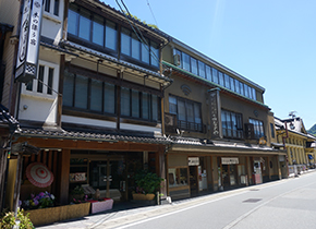 Traditional Wooden Ryokan Image3